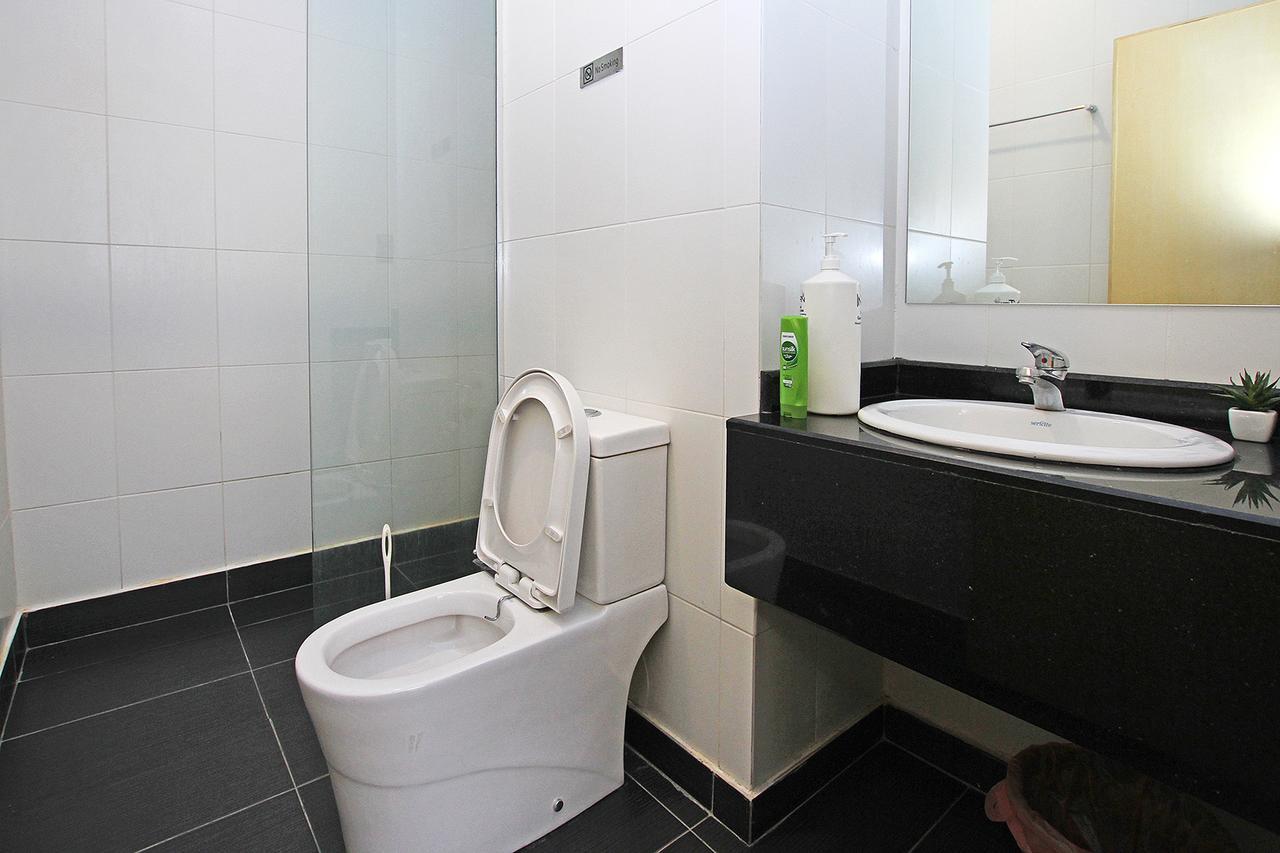 Bernard Holiday Home @ Imperial Suites Kuching Buitenkant foto