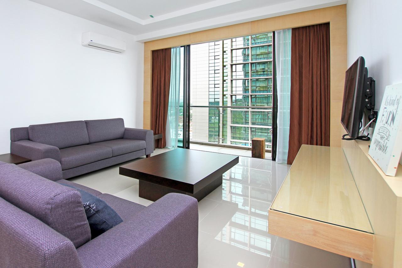 Bernard Holiday Home @ Imperial Suites Kuching Buitenkant foto